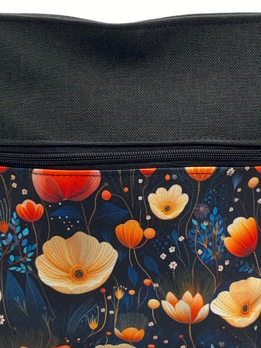 Lizzie Umhängetasche mit lila Blumen