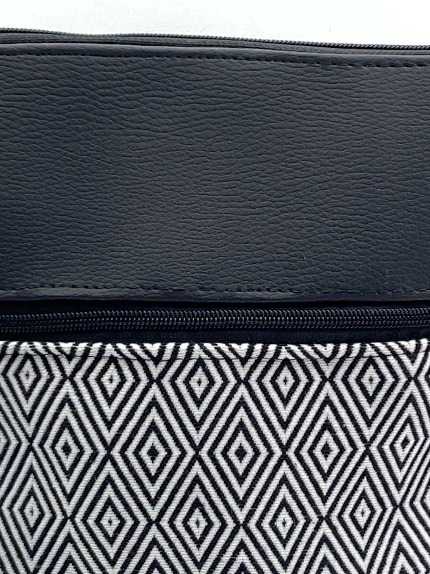 Tracolla Lizzie nera similpelle tessuto sardo - Cavoli a Merenda