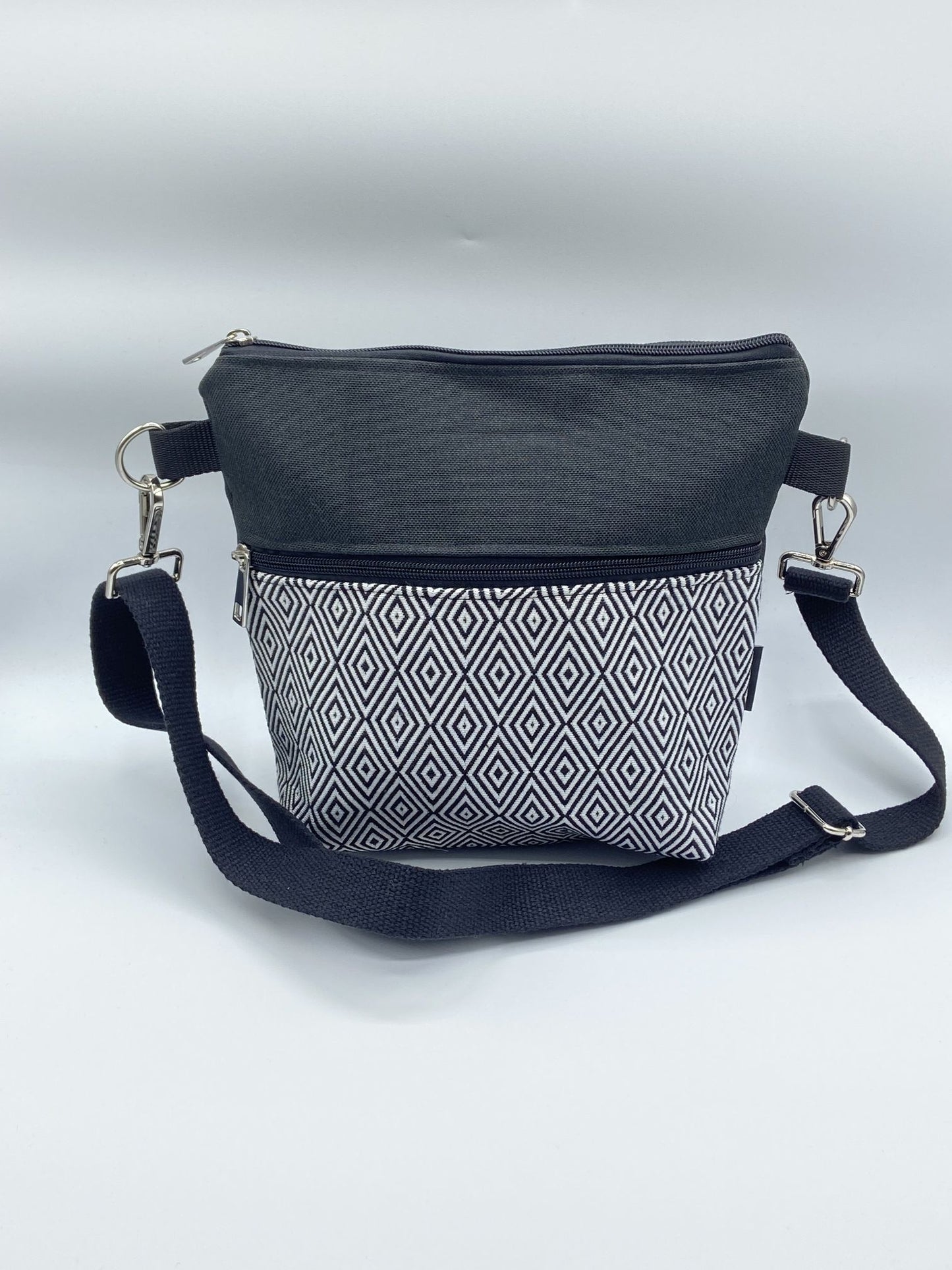 Lizzie Umhängetasche mit lila Blumen