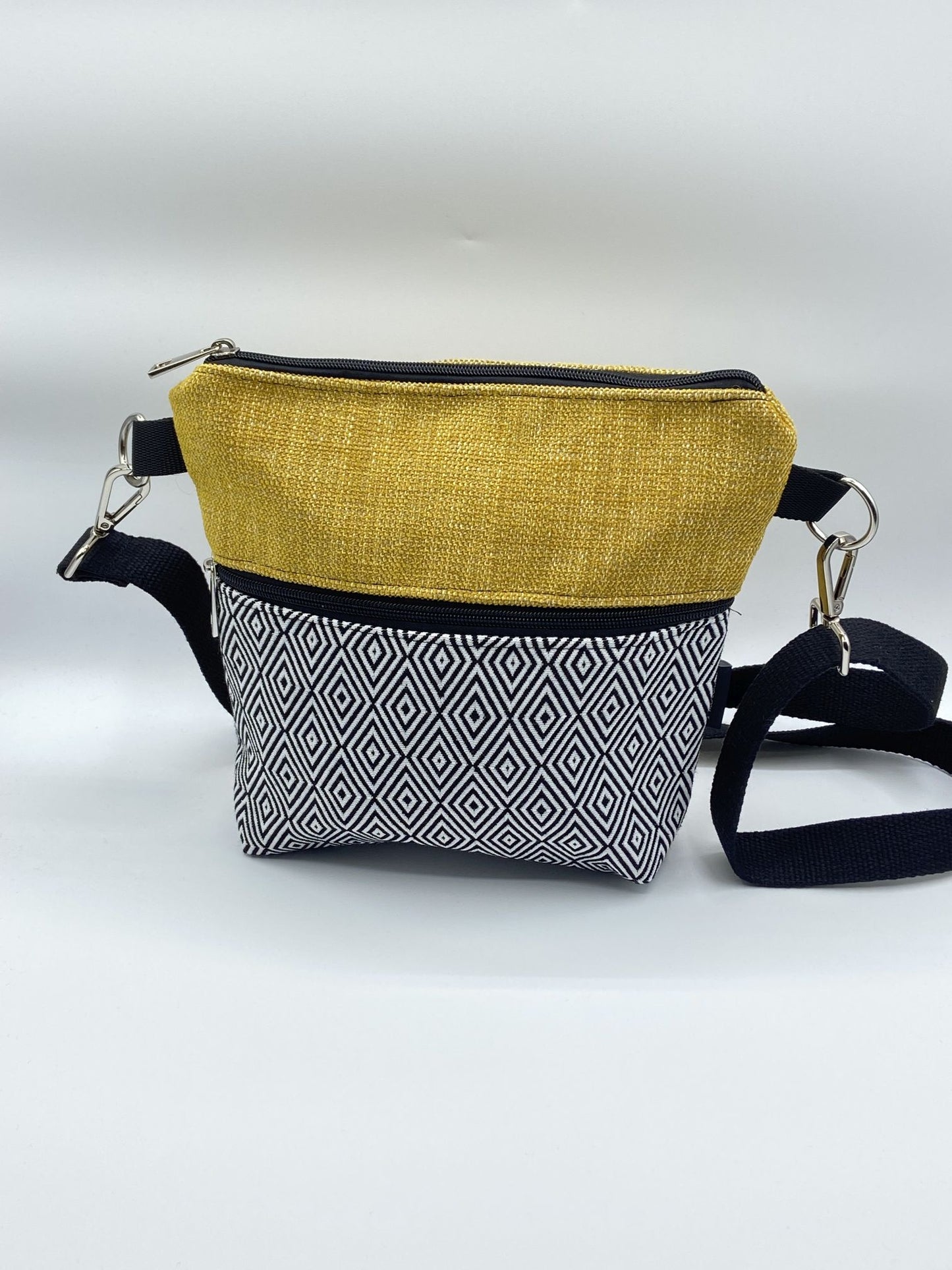 Lizzie Umhängetasche mit lila Blumen