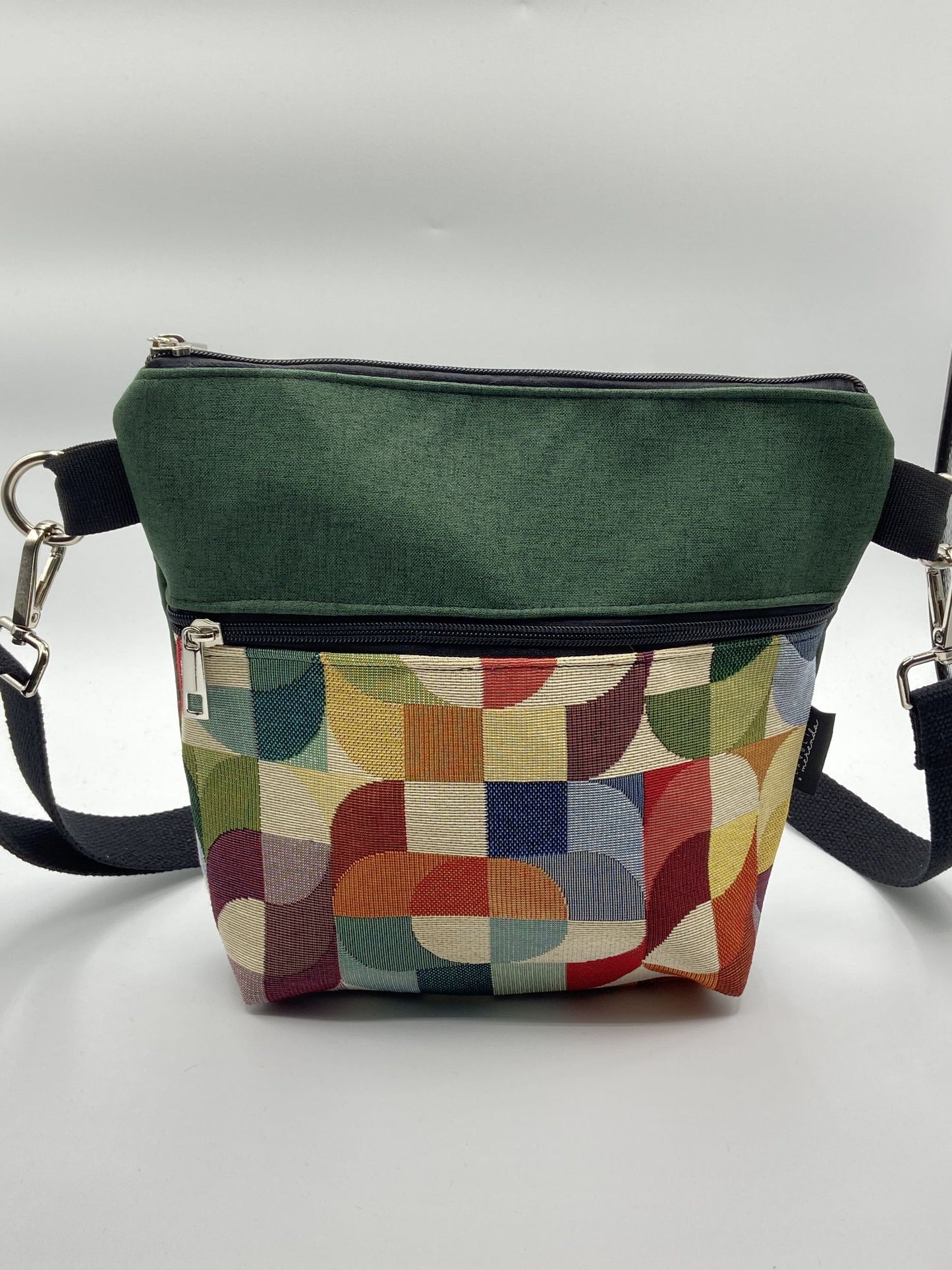 Lizzie Umhängetasche mit lila Blumen