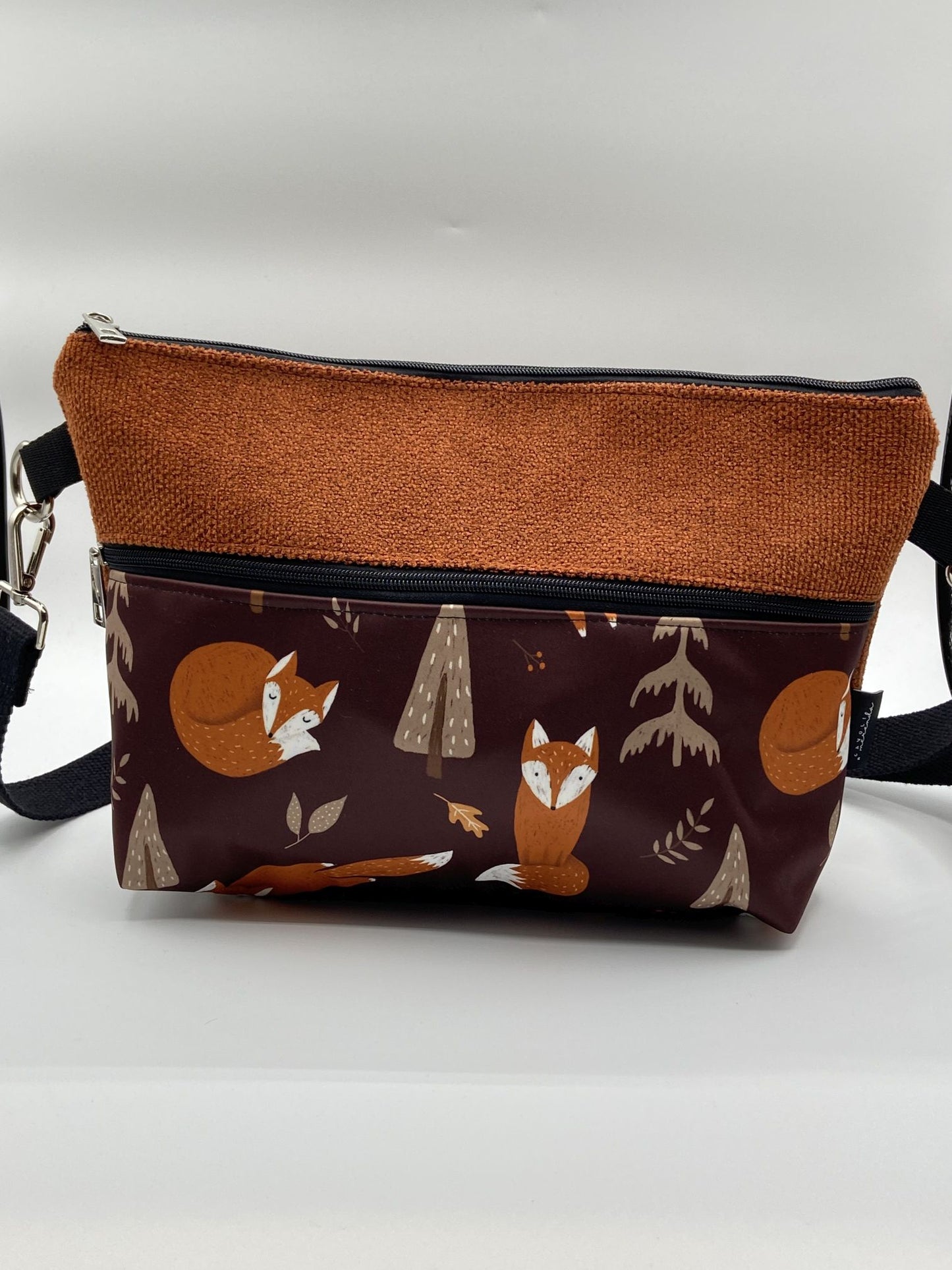 Lizzie Umhängetasche mit lila Blumen