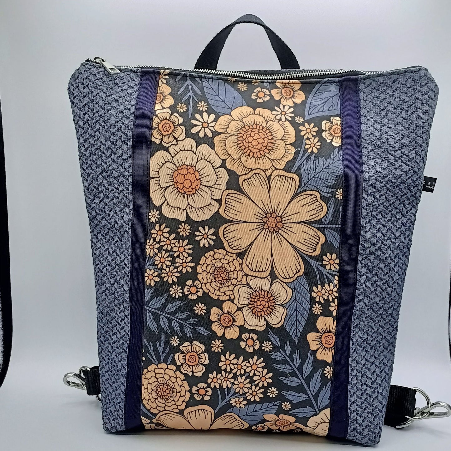 Orangefarbene Zena-Rucksacktasche mit Mosaikmuster