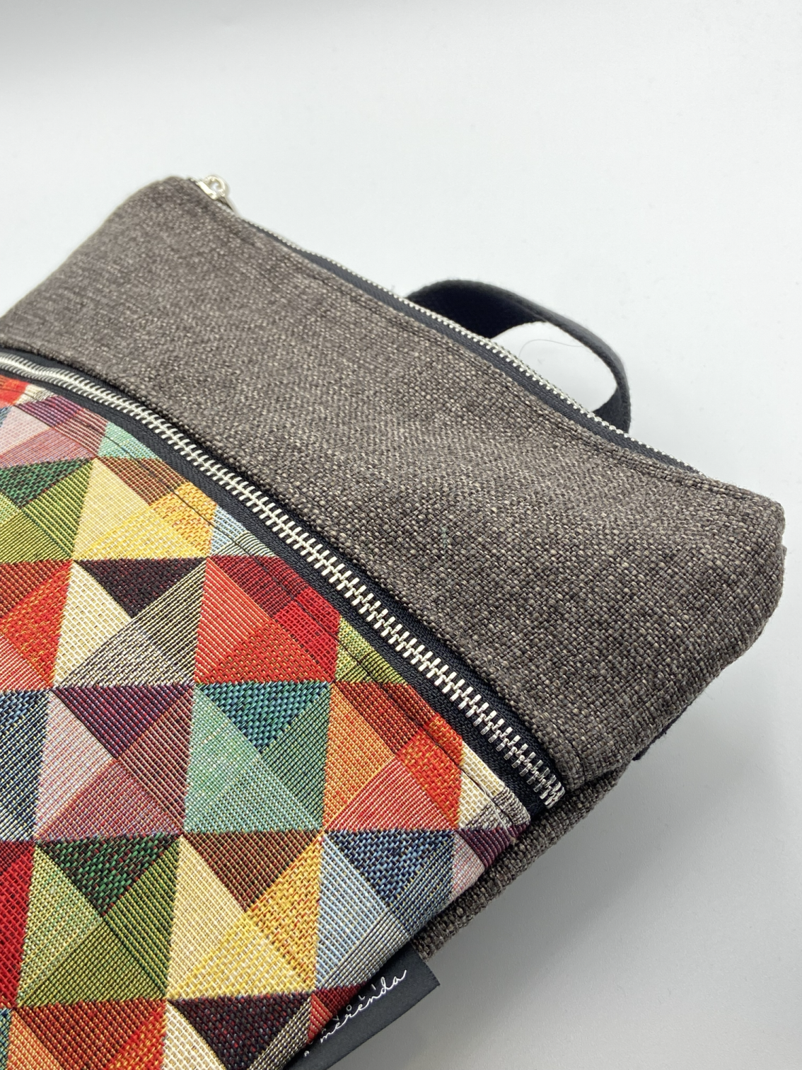 Borsa Zaino Naomi marrone triangolini - Cavoli a Merenda